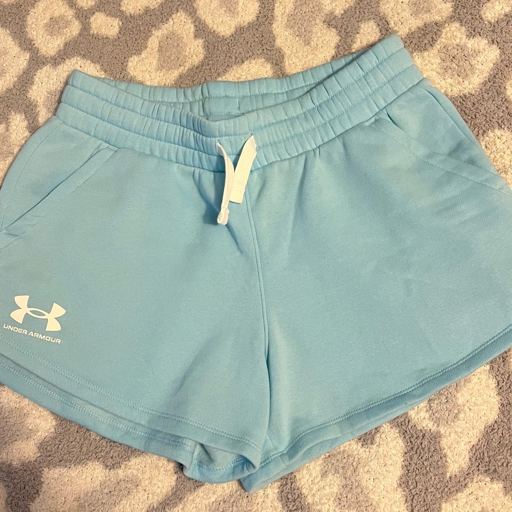 blue under armour sweat shorts - size small